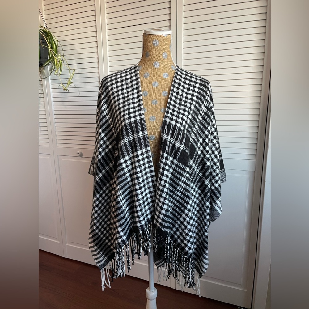 Black and white shrug, shawl, poncho